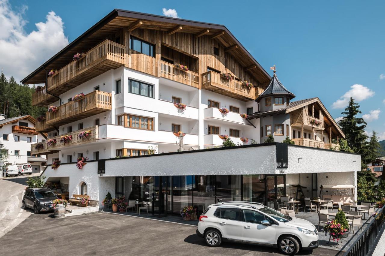 Hotel Ciasa Tama ラ・ヴィッラ エクステリア 写真