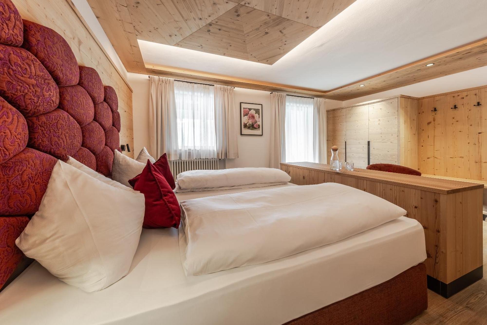 Hotel Ciasa Tama ラ・ヴィッラ エクステリア 写真